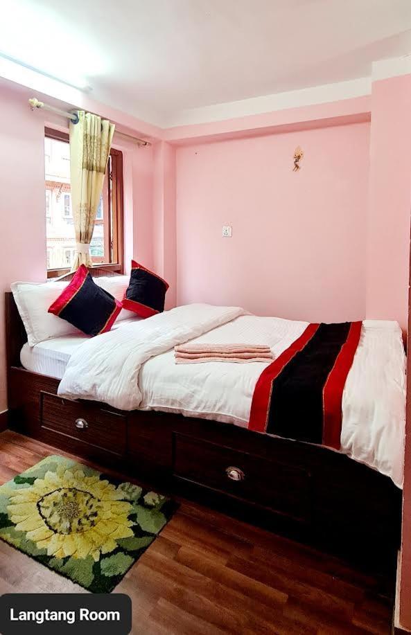Annapurna Guest House And Rooftop Restaurant Bhaktapur Exterior foto