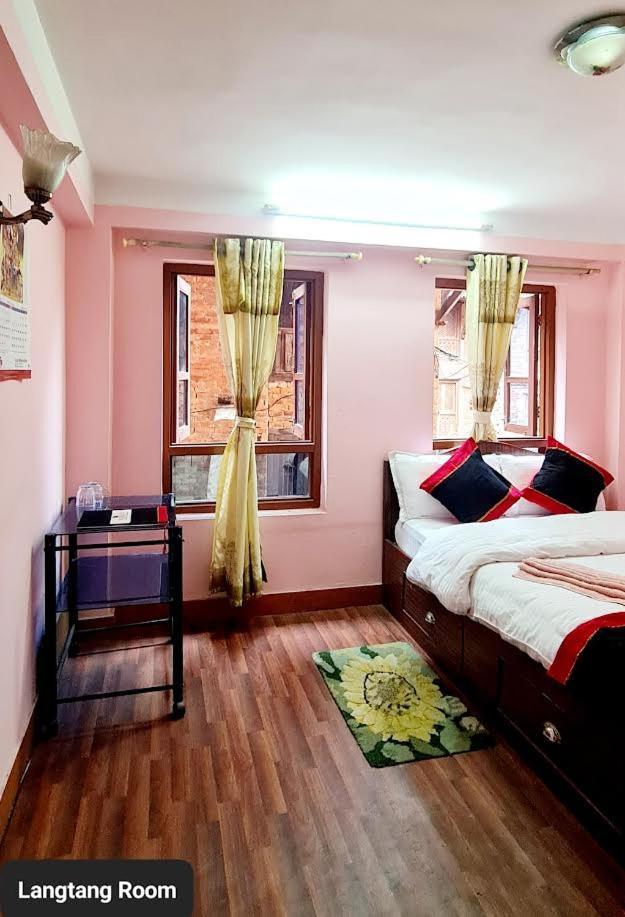 Annapurna Guest House And Rooftop Restaurant Bhaktapur Exterior foto